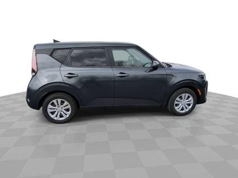 Used 2023 Kia Soul LX image 9