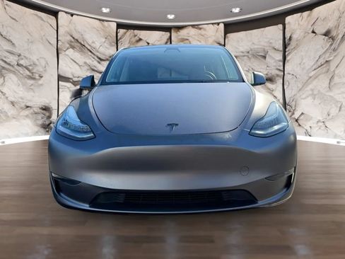 Used 2023 Tesla Model Y Long Range AWD/4WD image 2