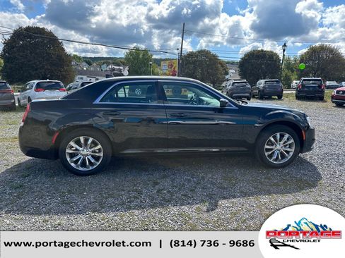 Used 2022 Chrysler 300 Touring image 7