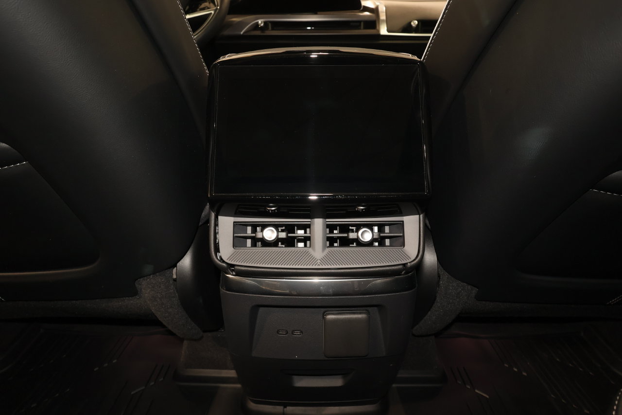 Used 2026 Cadillac Vistiq Platinum w/ LPO, Floor Liner Package AWD/4WD image 30