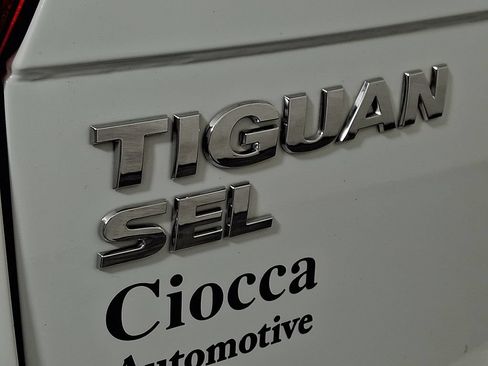 Used 2020 Volkswagen Tiguan SEL AWD/4WD image 31