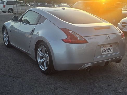 Used 2011 Nissan 370Z Touring RWD image 5