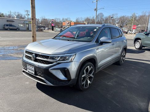 Used 2023 Volkswagen Taos SEL image 3
