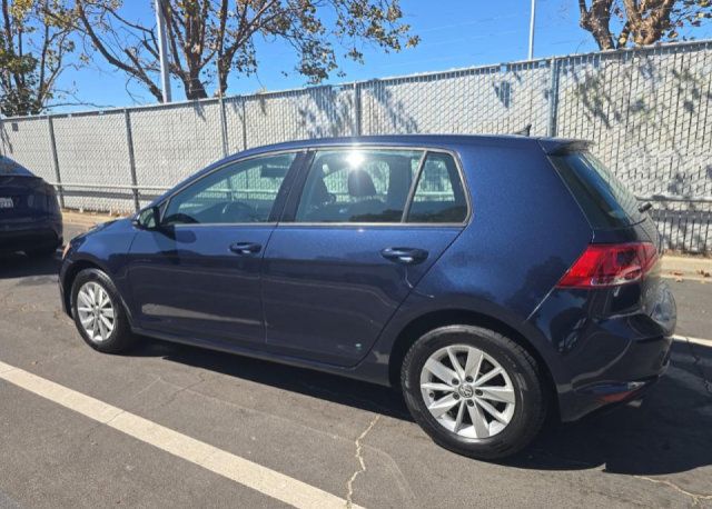 Used 2015 Volkswagen Golf S FWD image 4