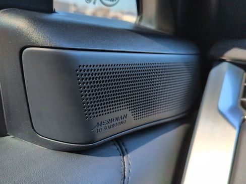 Certified 2025 Land Rover Range Rover SE image 31