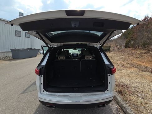 Used 2023 Chevrolet Traverse Premier image 15