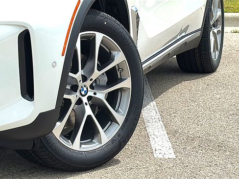 New 2026 BMW X5 sDrive40i w/ Premium Package RWD image 3