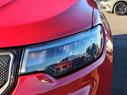 Used 2022 Jeep Compass Limited image 9