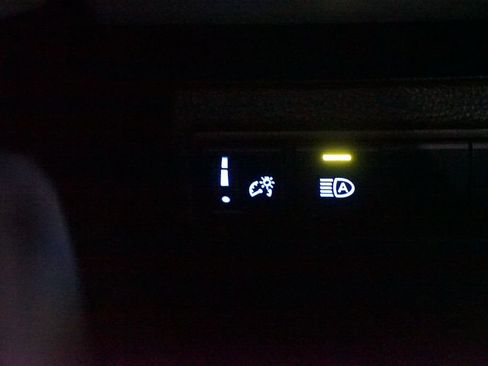 Used 2022 Toyota Corolla LE image 21