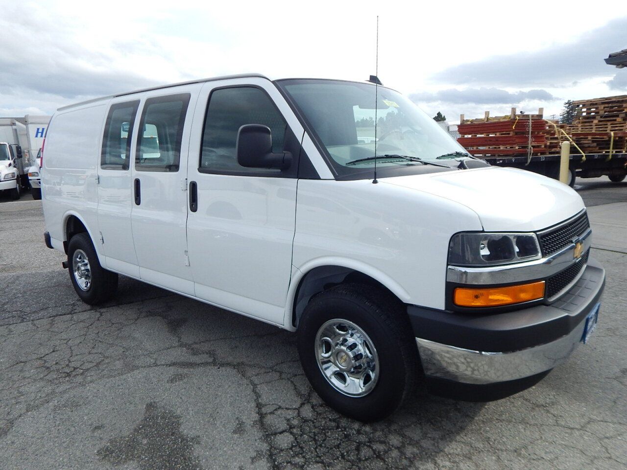 Used 2024 Chevrolet Express 2500 w/ Driver Convenience Package RWD image 10