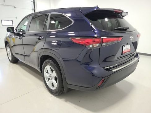 Used 2023 Toyota Highlander LE FWD image 9
