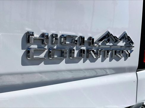 Used 2024 Chevrolet Silverado 2500 High Country w/ Technology Package image 8