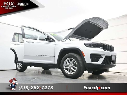 Used 2023 Jeep Grand Cherokee Laredo w/ Luxury Tech Group I AWD/4WD image 33