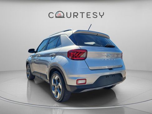 Certified 2023 Hyundai Venue SEL image 3