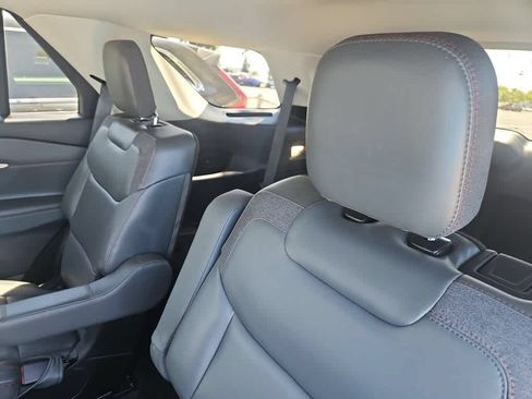 Used 2025 Ford Explorer Active w/ Active Comfort Package RWD image 13