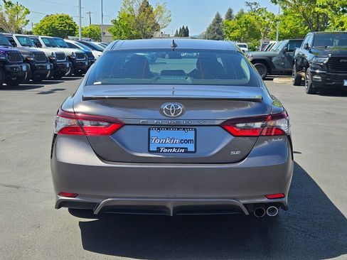 Used 2024 Toyota Camry SE FWD image 5