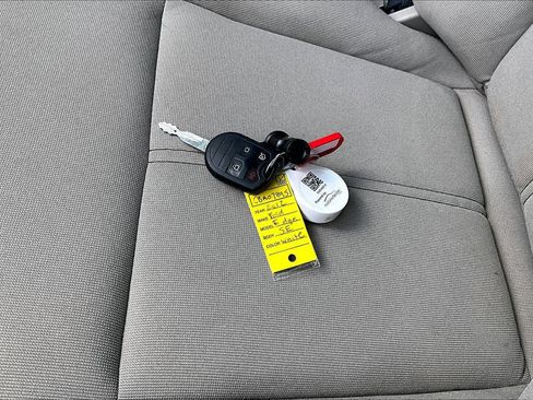 Used 2012 Ford Edge SE image 12