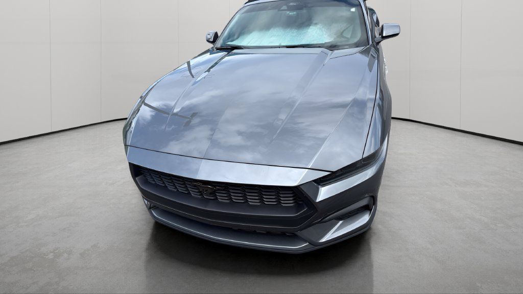 Used 2025 Ford Mustang Premium RWD image 4