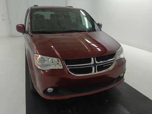 Used 2017 Dodge Grand Caravan SXT FWD image 14