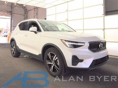 Used 2025 Volvo XC40 B5 Core