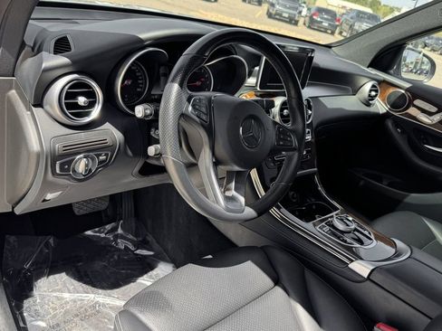 Used 2019 Mercedes-Benz GLC 300 4MATIC image 17
