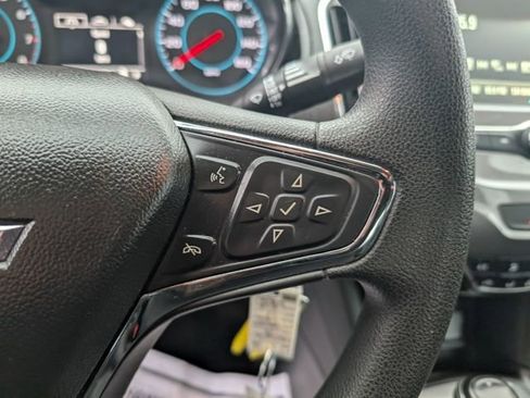 Used 2017 Chevrolet Cruze LT image 18