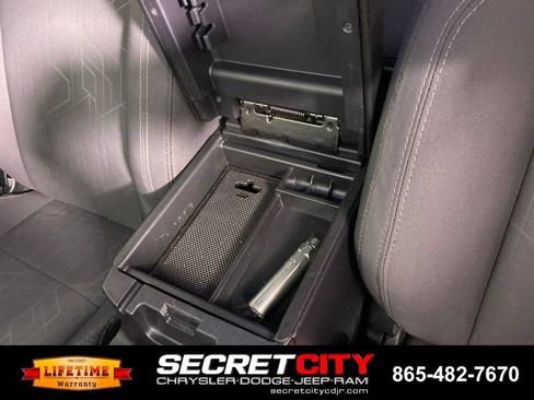 Used 2017 Toyota Tacoma TRD Sport w/ Tow Package (A/T) AWD/4WD image 24