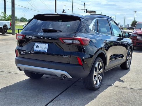 Used 2024 Ford Escape Platinum AWD/4WD image 2