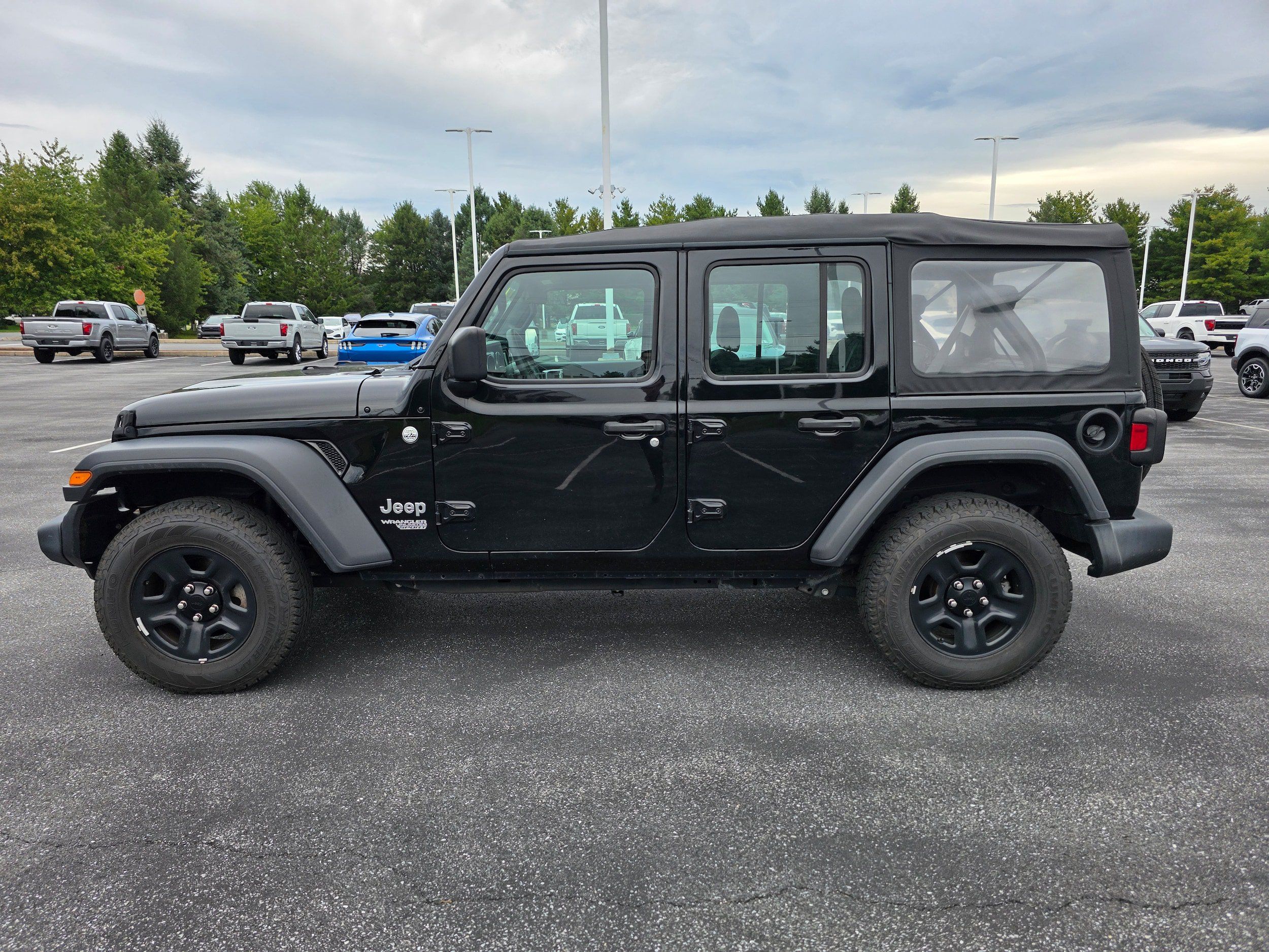 Used 2020 Jeep Wrangler Unlimited Sport AWD/4WD image 2