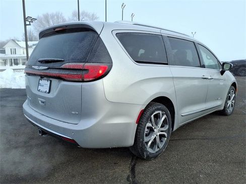 New 2026 Chrysler Pacifica Pinnacle image 7