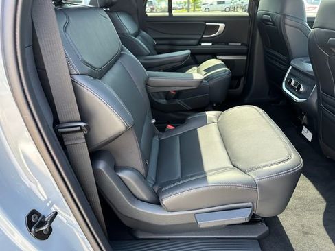 Used 2025 Ford Expedition Max Platinum w/ Stealth Appearance Package image 11