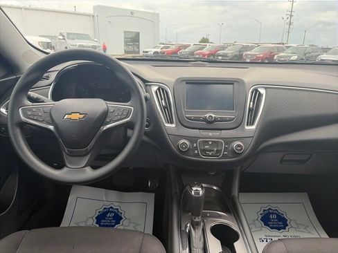 Used 2018 Chevrolet Malibu LT FWD image 14