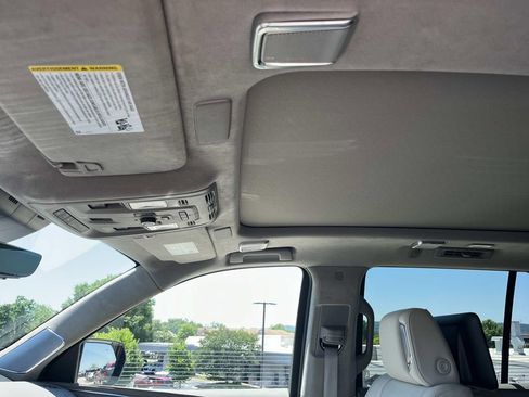 Used 2022 Cadillac Escalade Premium Luxury Platinum w/ LPO, Radiant Package AWD/4WD image 31