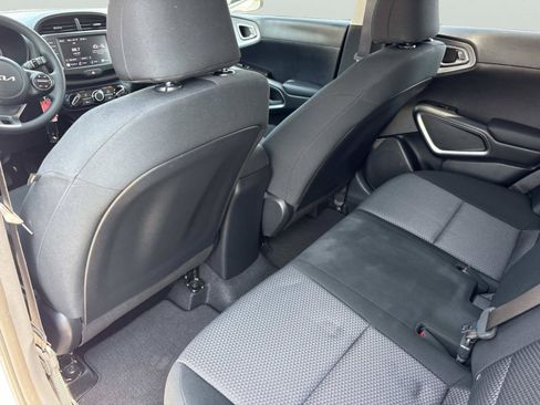 Used 2025 Kia Soul LX w/ LX Technology Package FWD image 16