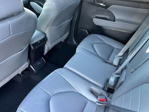 Certified 2021 Toyota Highlander XLE image 18