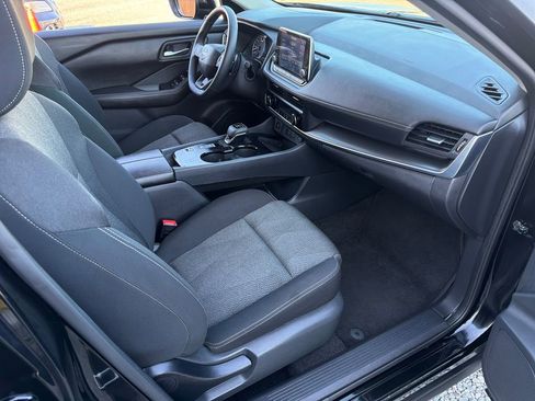 Used 2025 Nissan Rogue SV image 25