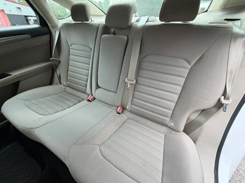 Used 2019 Ford Fusion SE FWD image 17