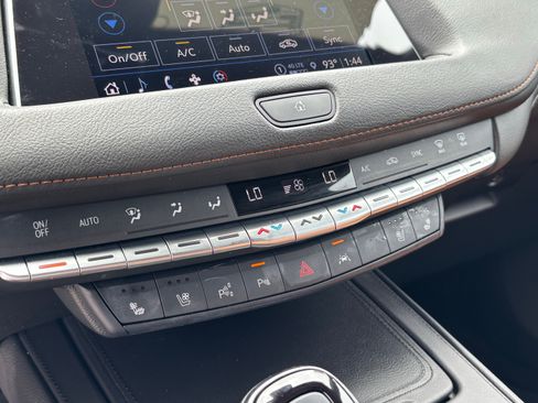 Certified 2023 Cadillac XT4 Premium Luxury w/ Enhanced Visibility Package FWD image 27