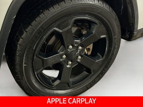 Used 2018 Jeep Grand Cherokee Laredo image 17