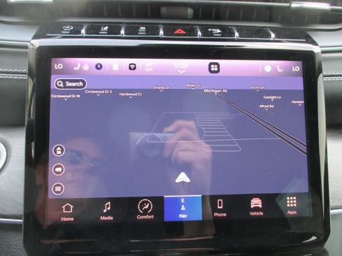 Used 2024 Jeep Grand Cherokee Limited w/ Black Appearance Package AWD/4WD image 18
