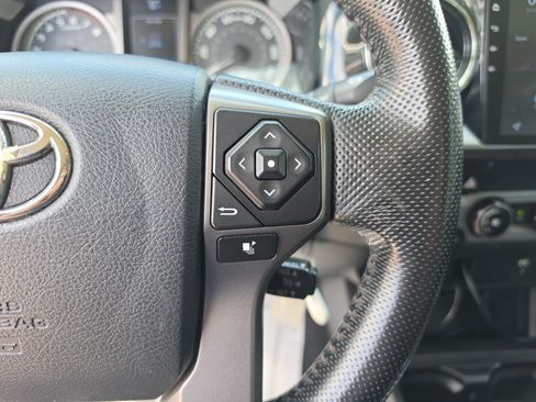 Used 2016 Toyota Tacoma SR5 RWD image 33