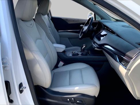 Used 2019 Cadillac XT4 Luxury FWD image 16
