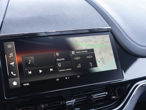 Used 2025 Aston Martin DBX 707 image 18