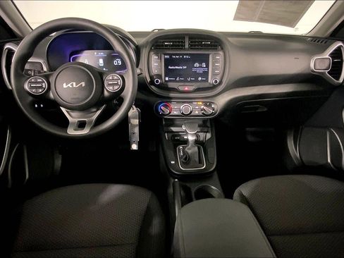 Certified 2025 Kia Soul LX image 15