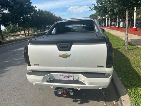 Used 2011 Chevrolet Avalanche LTZ AWD/4WD image 5