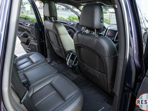 Used 2017 Porsche Cayenne S image 37