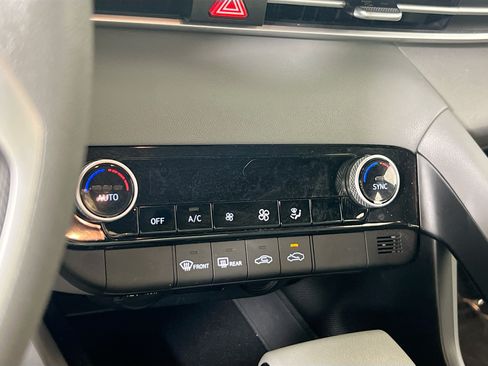 Used 2023 Hyundai Elantra SEL FWD image 15