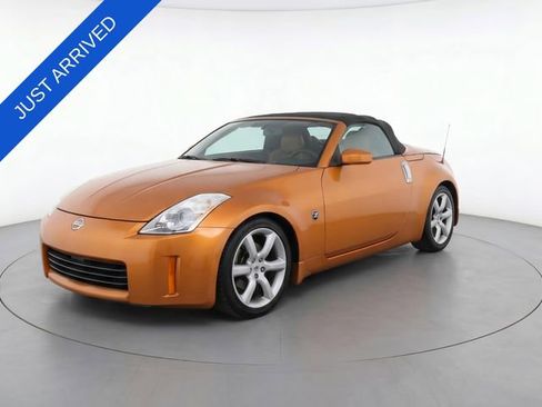 Used 2005 Nissan 350Z Touring RWD image 1