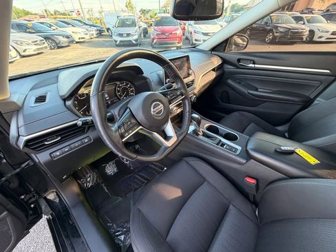 Used 2019 Nissan Altima 2.5 SV FWD image 14