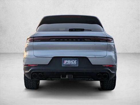 Used 2025 Porsche Cayenne image 6